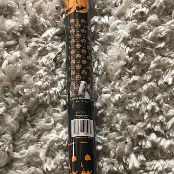 Halloween Gift Wrapping Paper - Jack-o-Lantern 30” x 96” - Picture 2 of 3